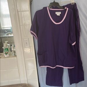 Women 2pc Scrub size XL Purple trim lalic edge